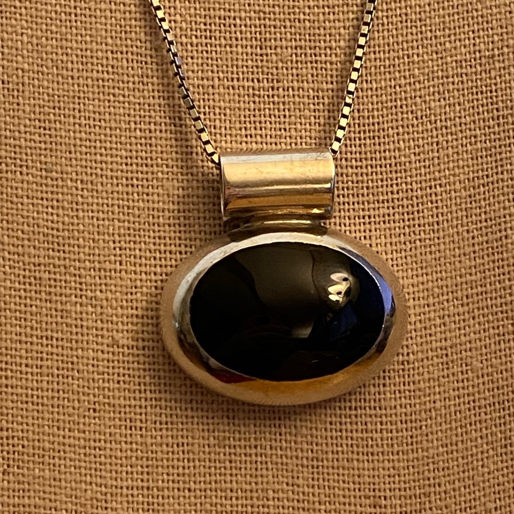 Elegant Black Onyx and 925 sterling Silver Pendant on an Italian box chain